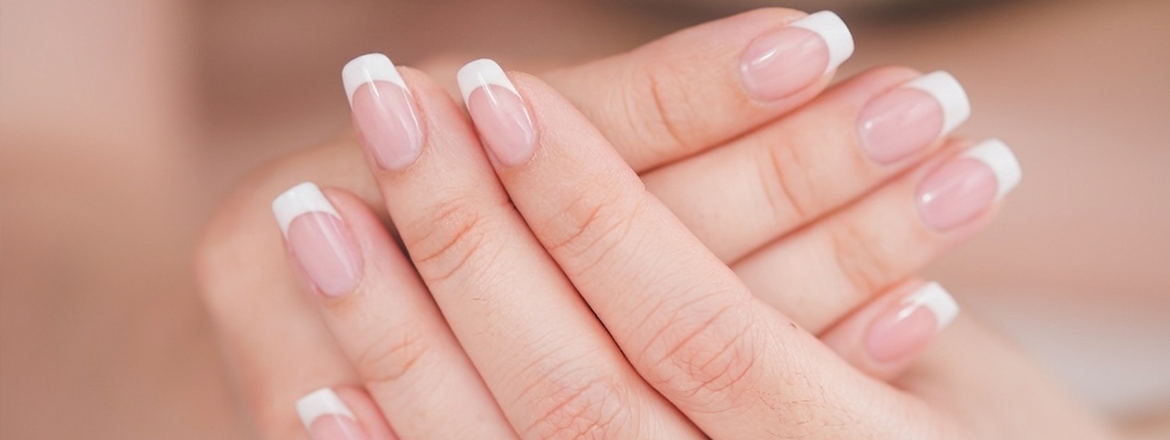De French Manicure Is Terug. En Eigenlijk Is Hij Nooit Echt Weggeweest