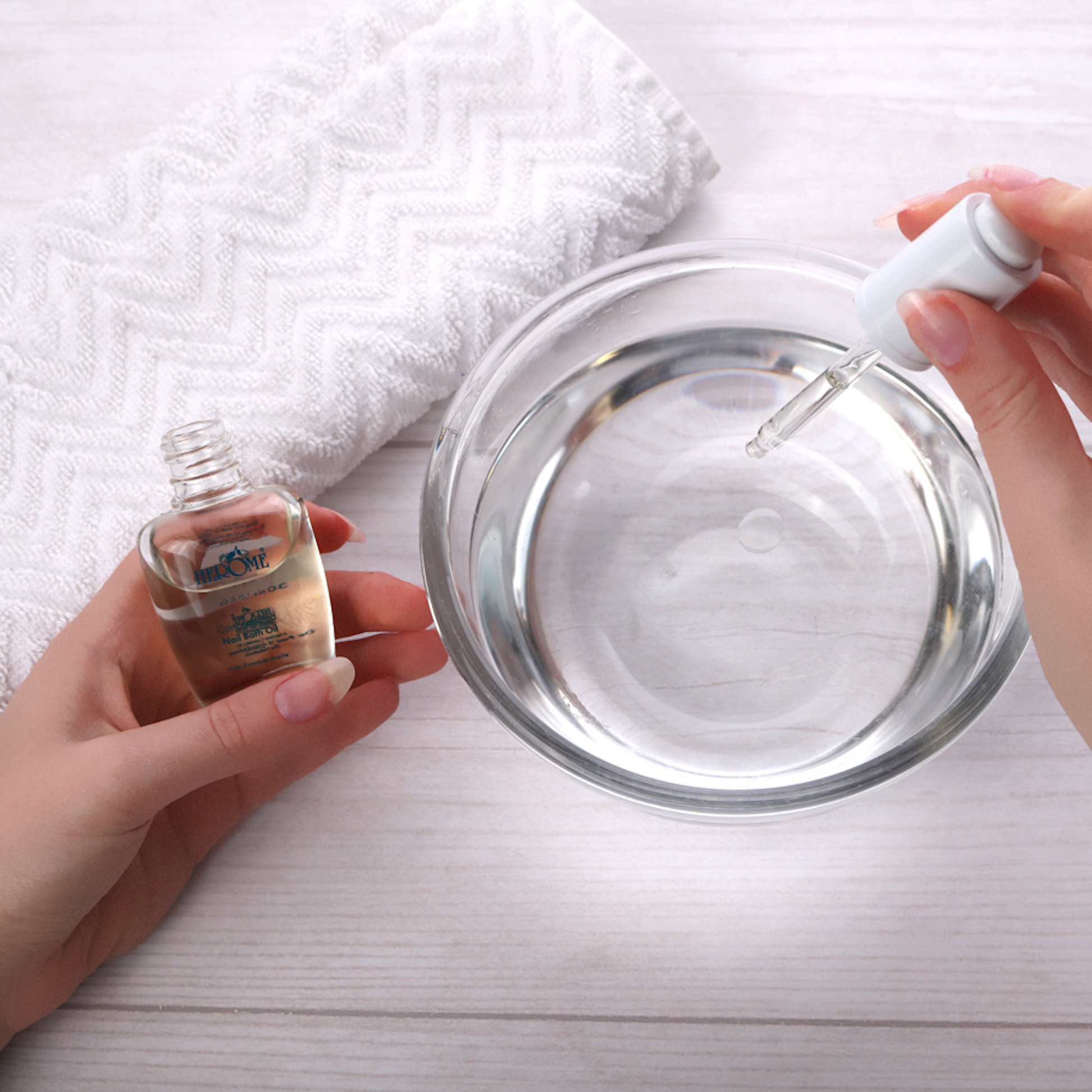 Huile de bain concentrée pour les ongles